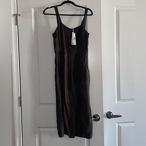 NEW Lovestitch botton down Dress. Has pockets. Army green. Size small